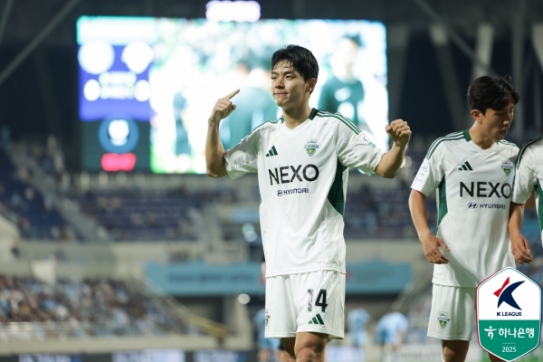 전북, 대구에 4:0 완파, 선두 탈환…전진우 1골 1도움